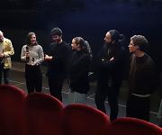 Remise du prix Ville de Quimper à Hélène Merlin par le jury jeune du QIFF