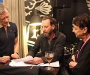 Les bénévoles du QIFF vérifient les réponses du blind test